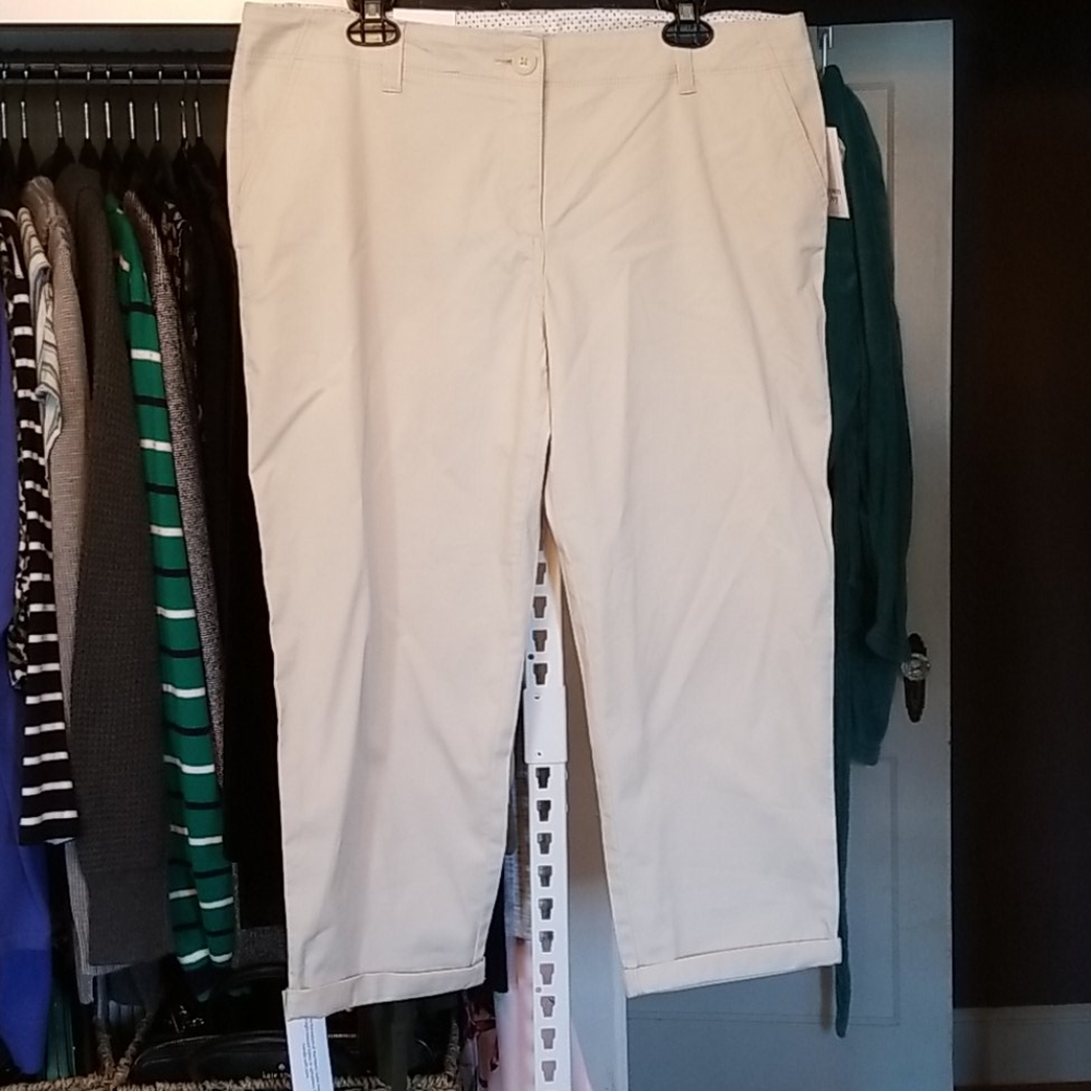 Crown & Ivey Cropped Khaki